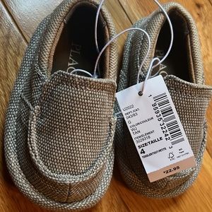 Boys Childrens Place size 4 new with tag khaki slide on shoes
